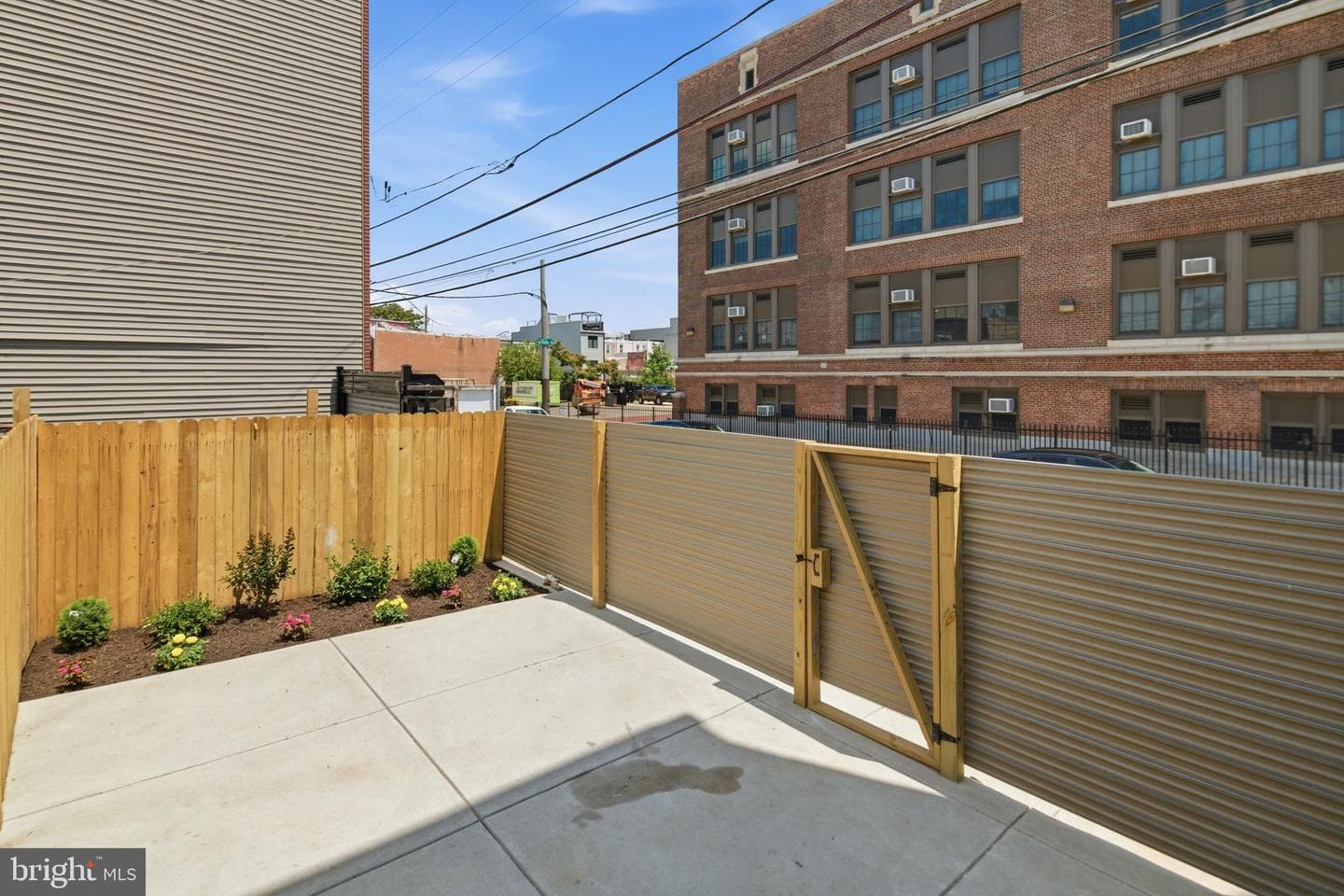 2053 E Cumberland Street photo 36