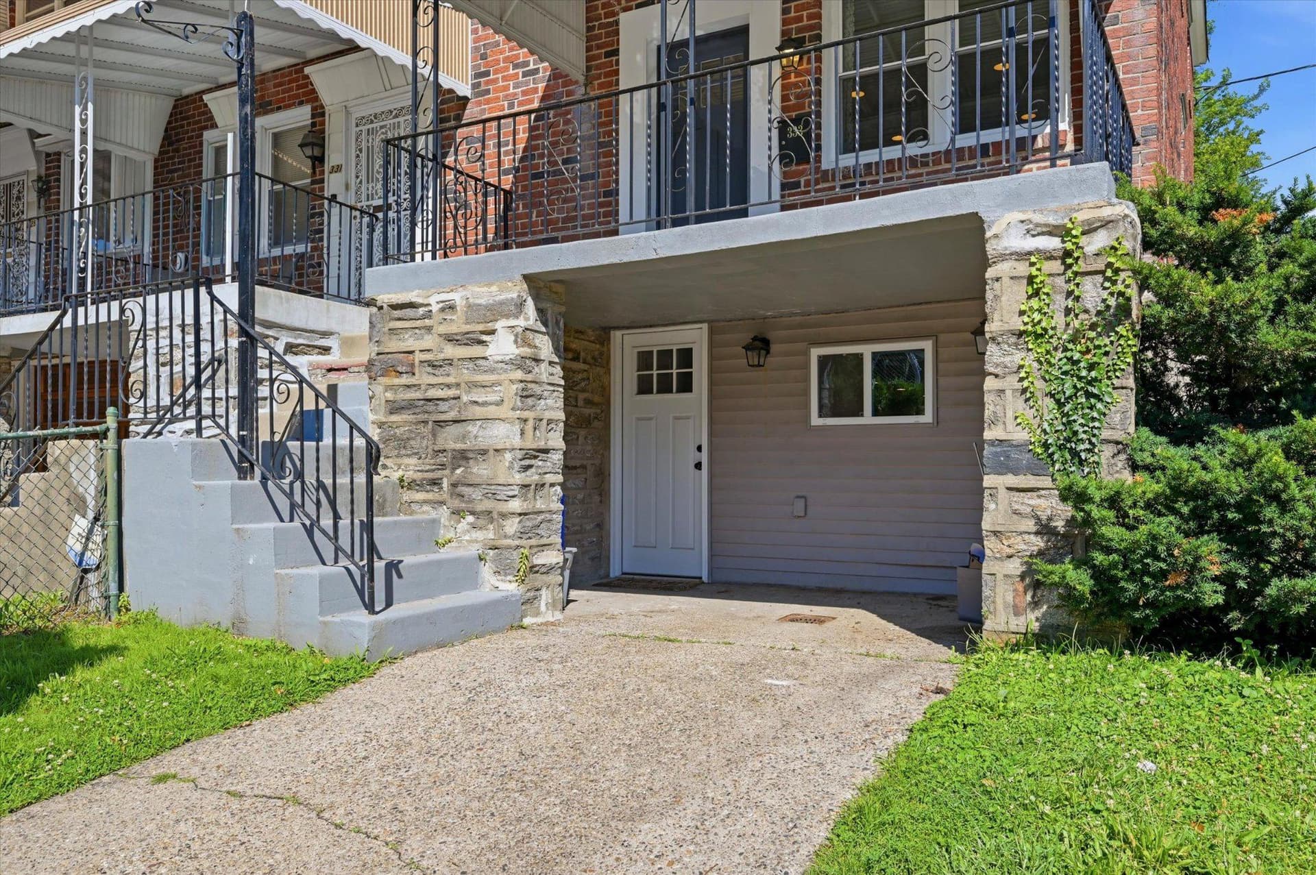 333 E Pleasant photo 16