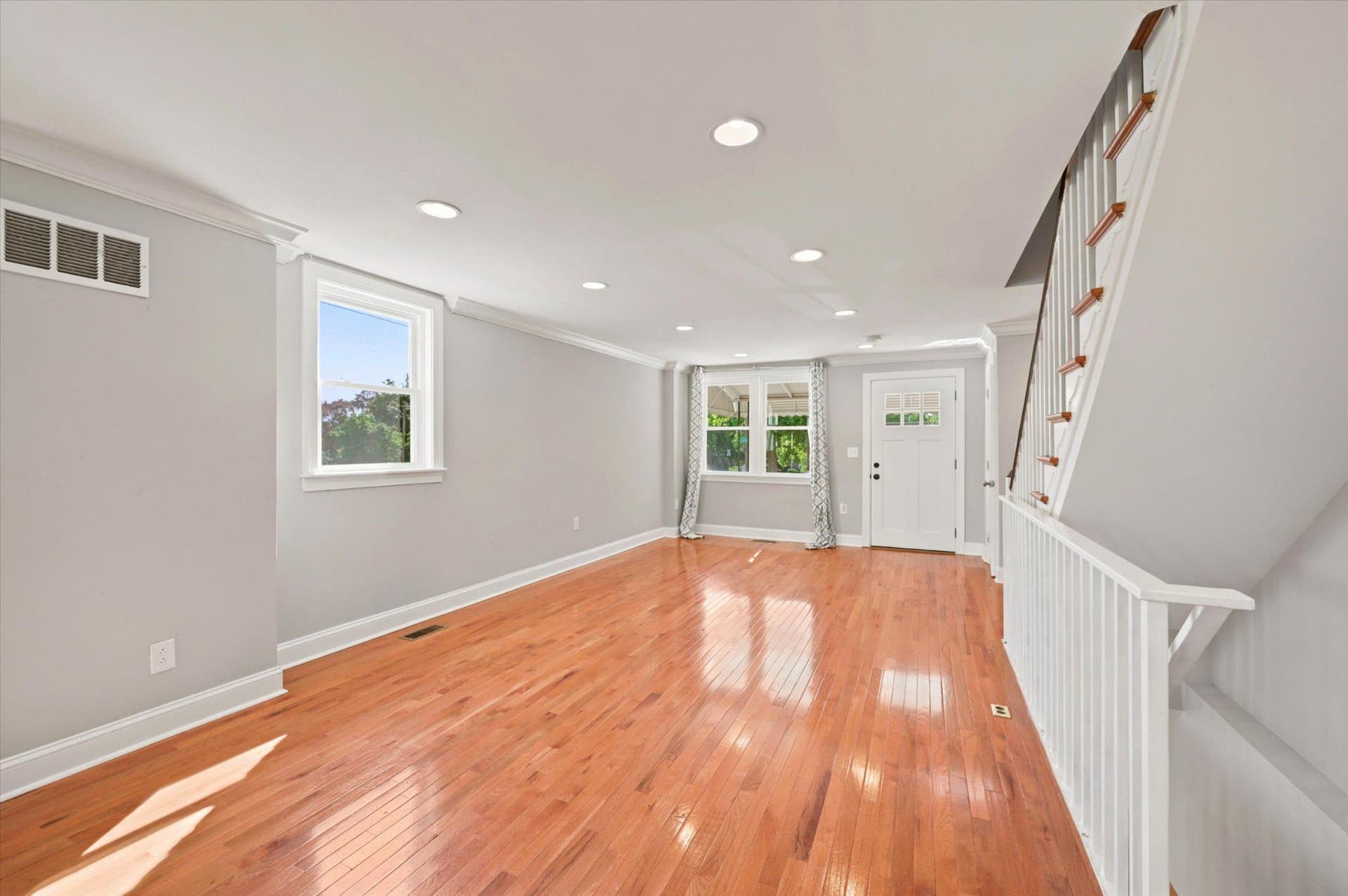 333 E Pleasant photo 7