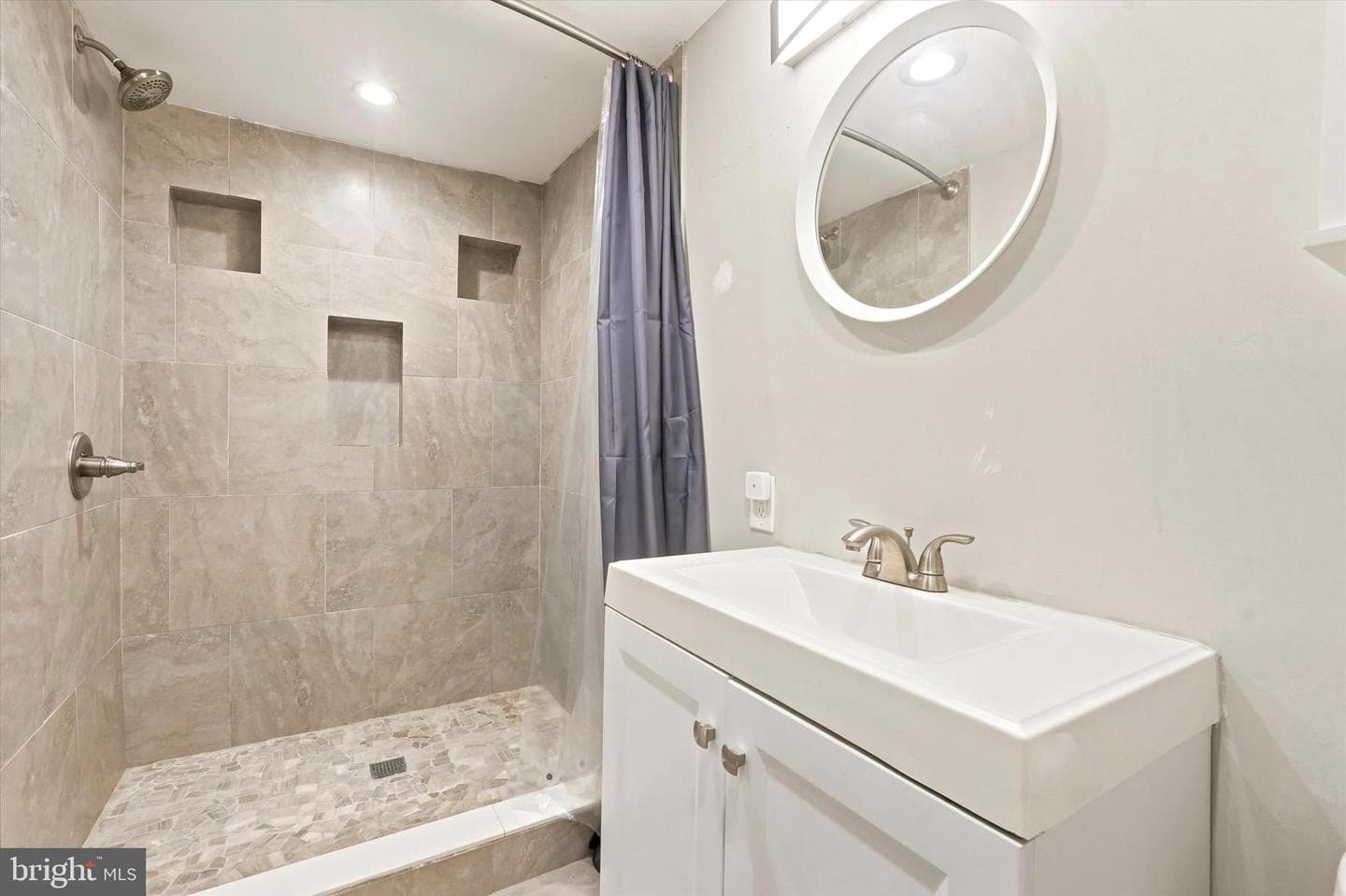 1321 N Dover St photo 15