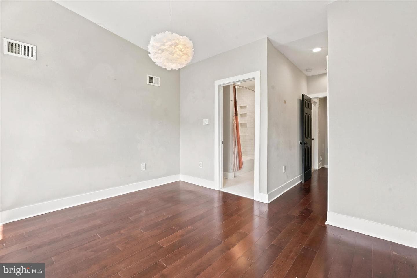1321 N Dover St photo 18