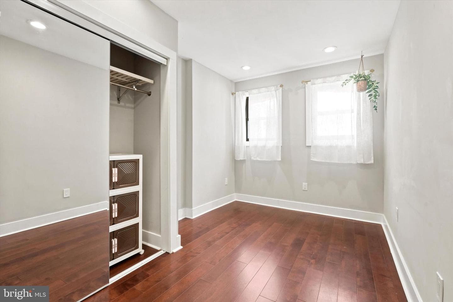 1321 N Dover St photo 22