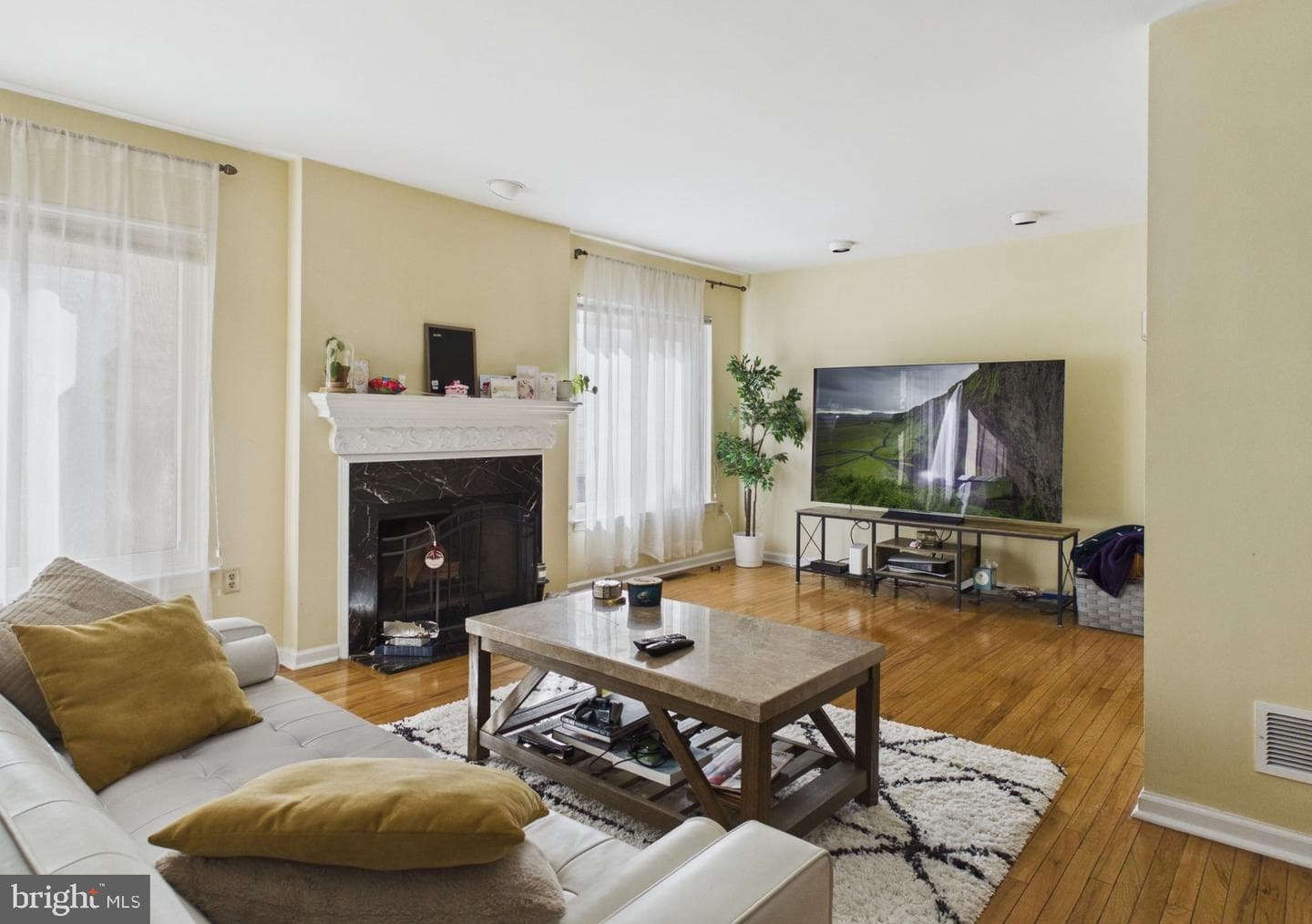 2036 Appletree Street photo 12