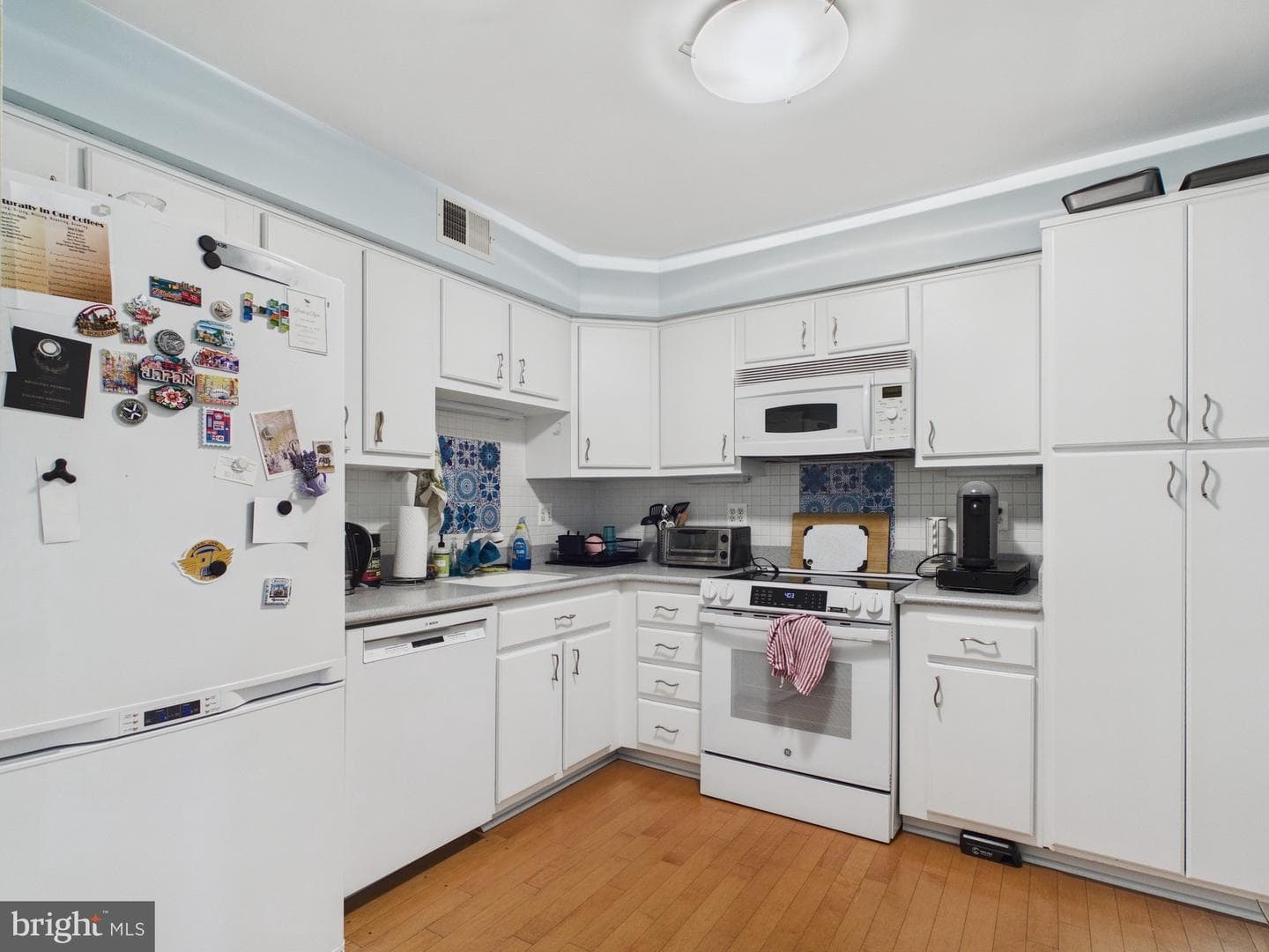 2036 Appletree Street photo 17