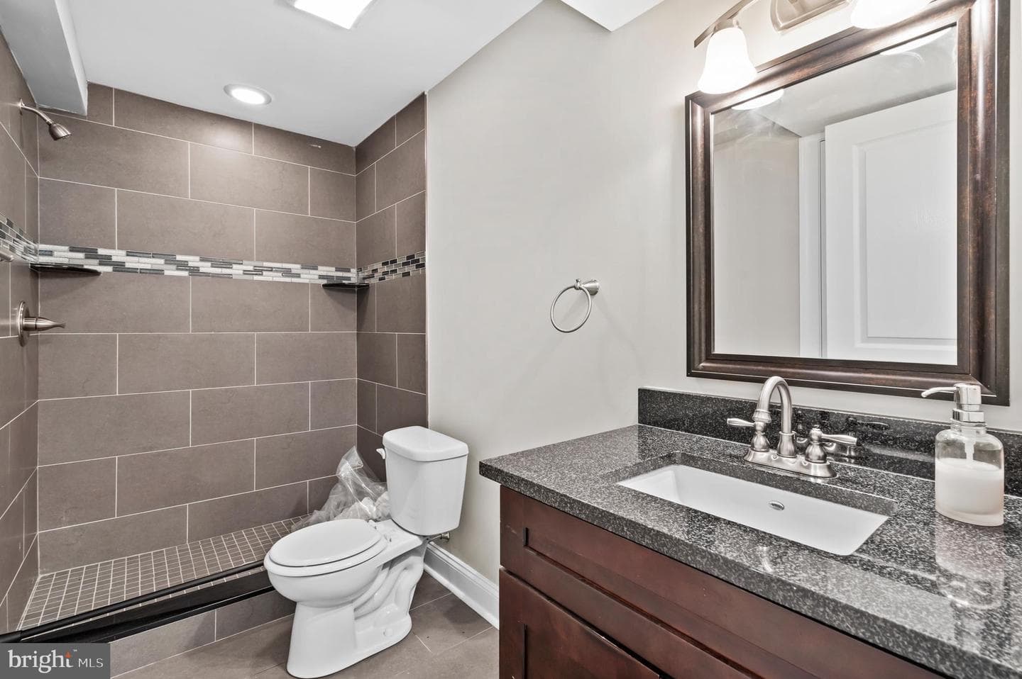 2144 E Tucker Street photo 29