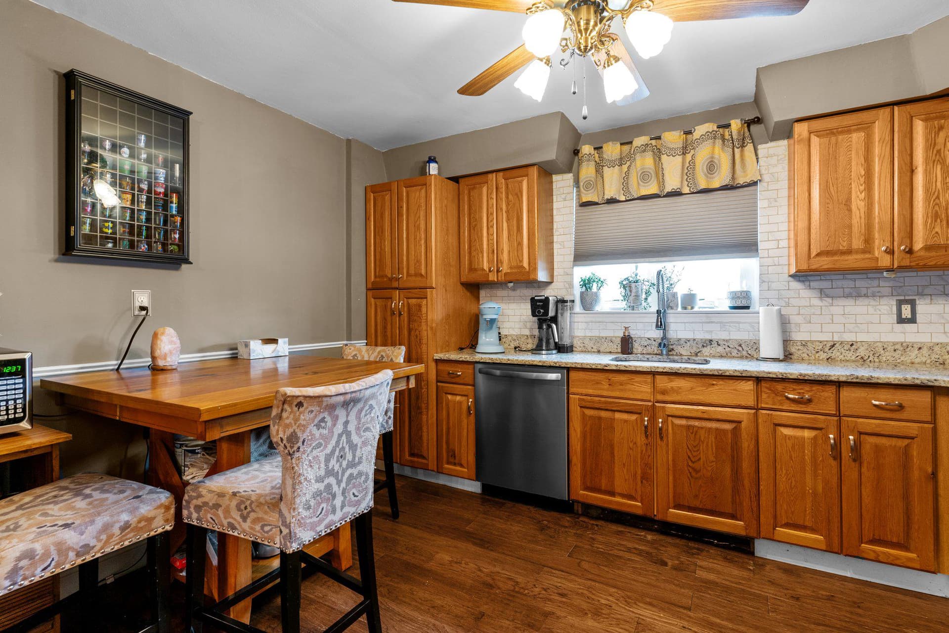 3670 Sussex Lane photo 6