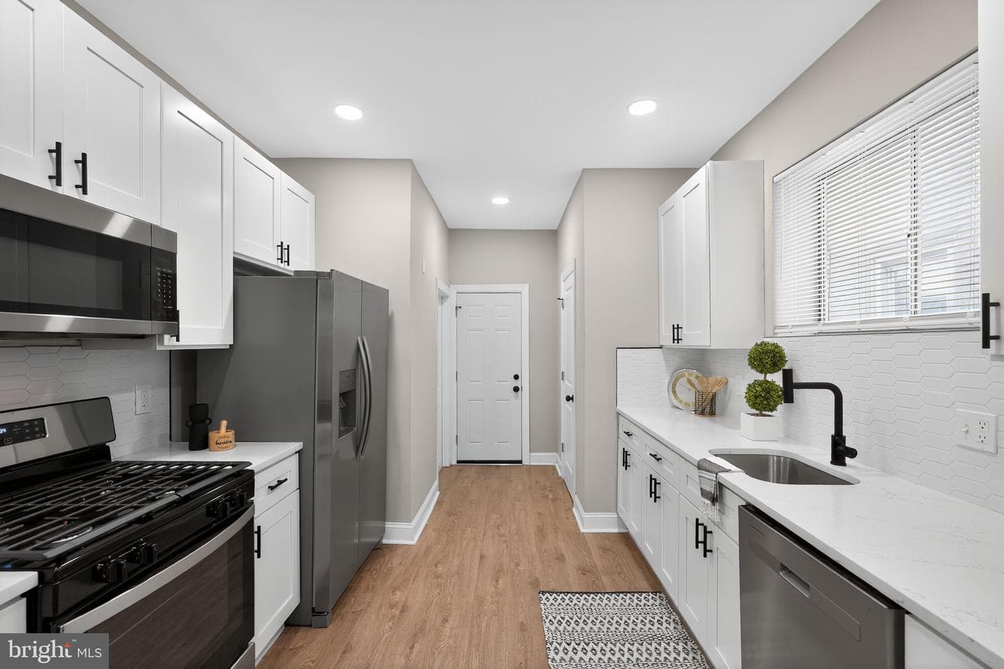 5055 Brown Street photo 12