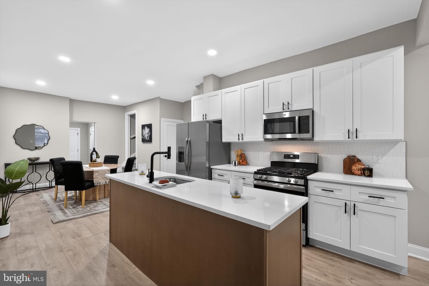 6111 Baynton St photo 8