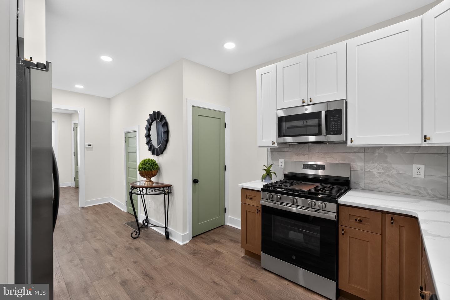 222 E Dorset St photo 10