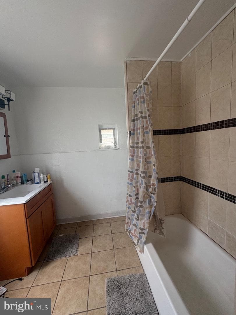 3018 N Croskey Street photo 9
