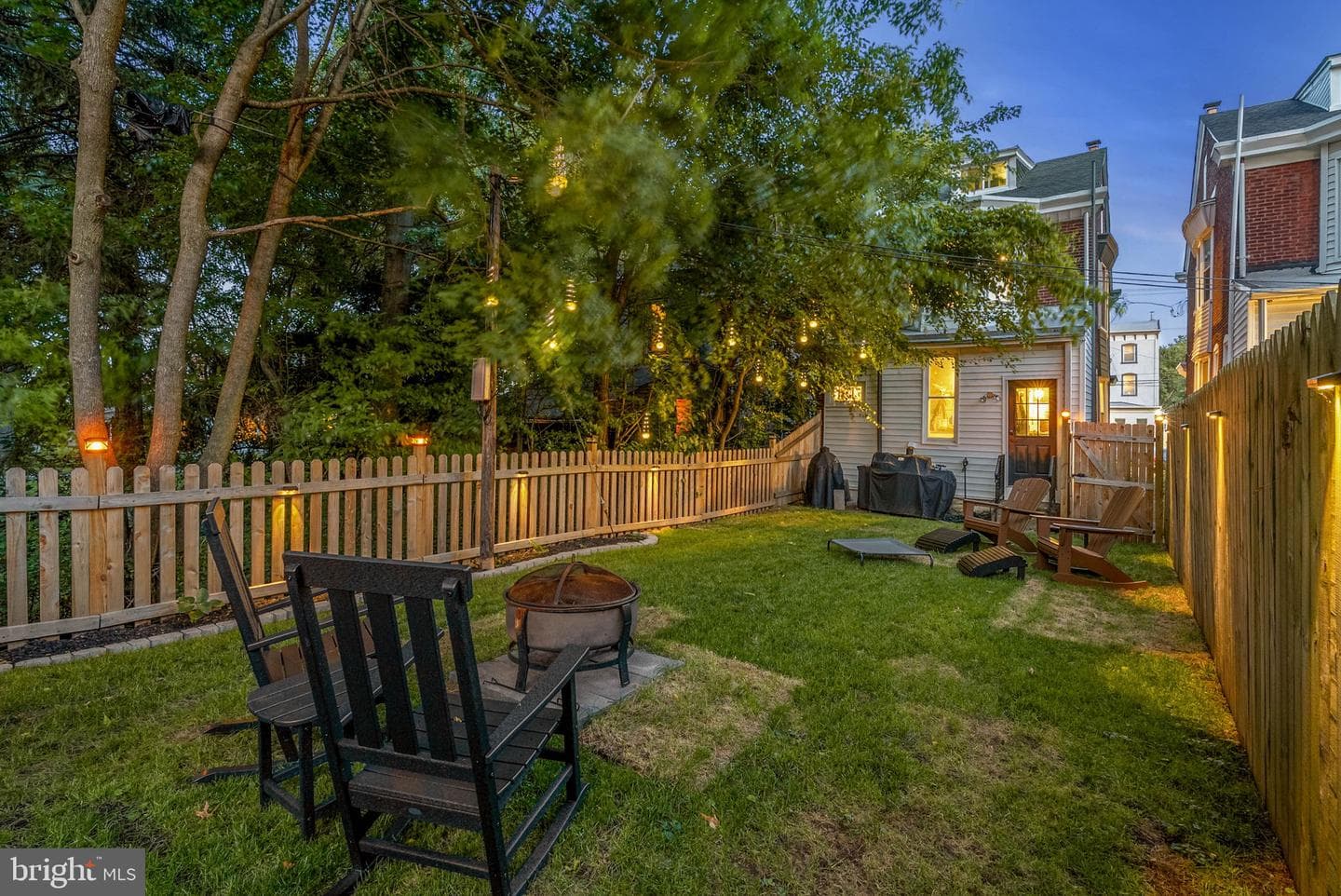 558 Jamestown Street photo 31