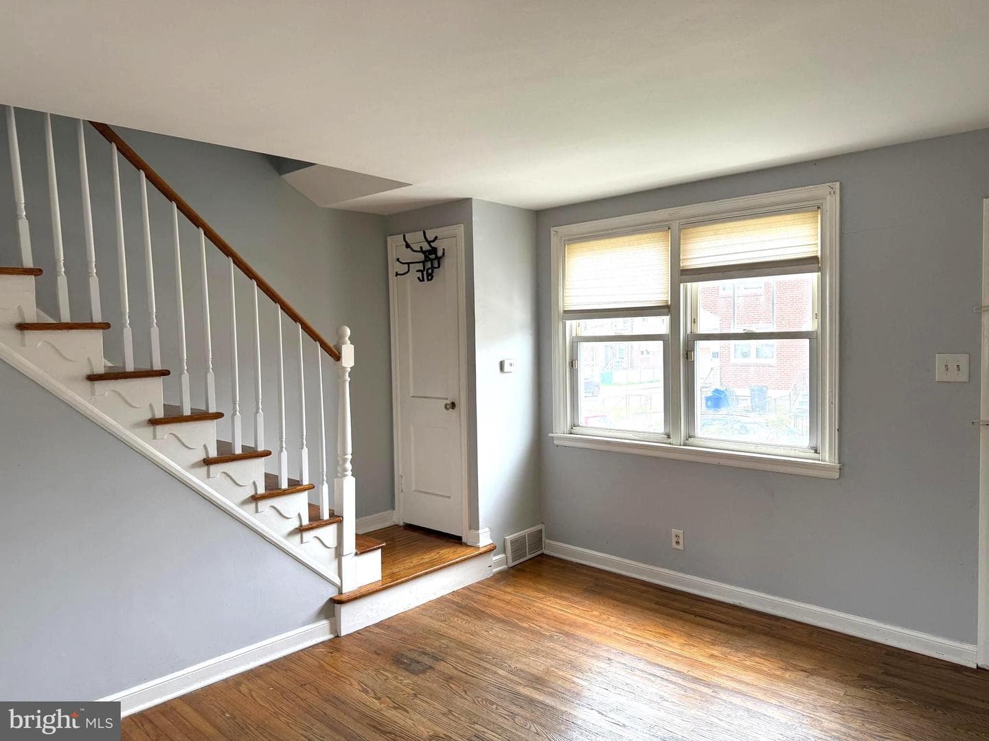 2037 Anchor Street photo 4