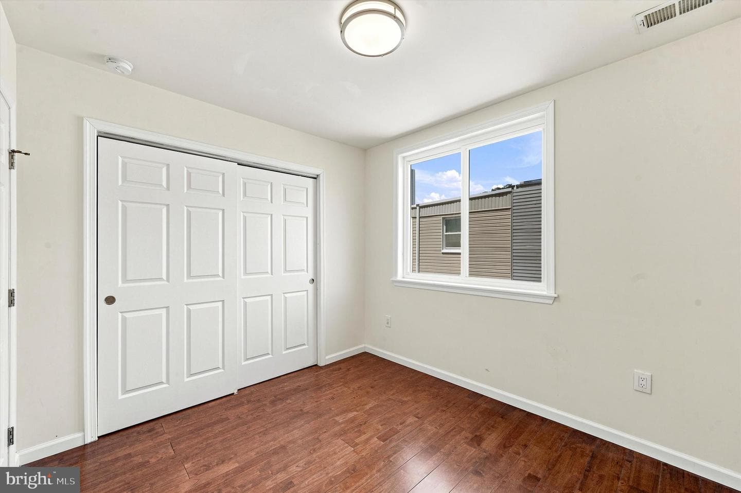 519 Dudley Street photo 17