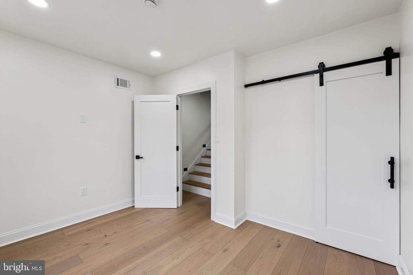 1031 Ellsworth Street photo 21