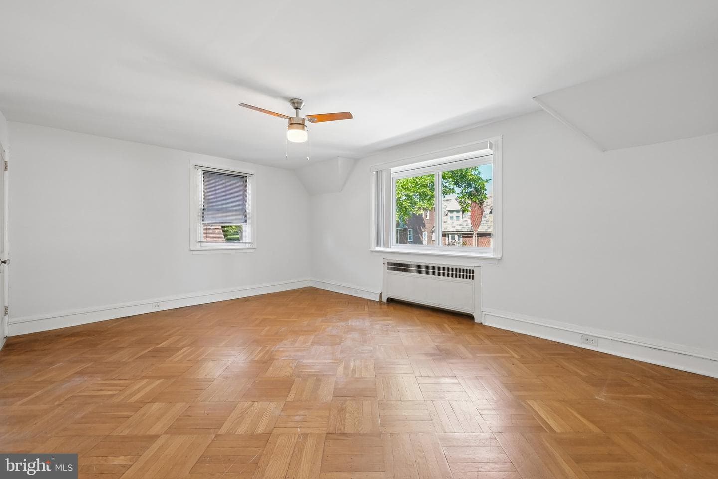 914 E Dorset Street photo 14