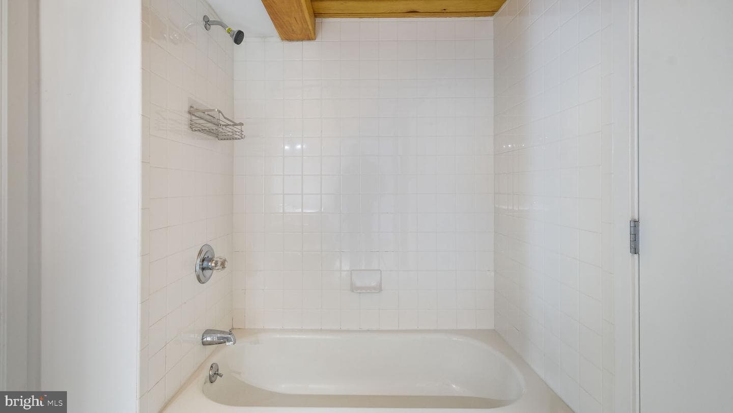 1027 Arch Street #606 photo 12