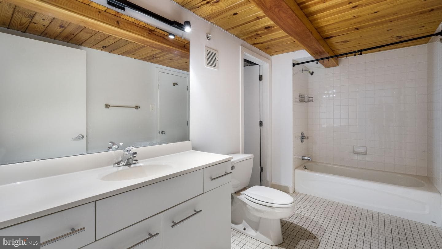 1027 Arch Street #606 photo 14