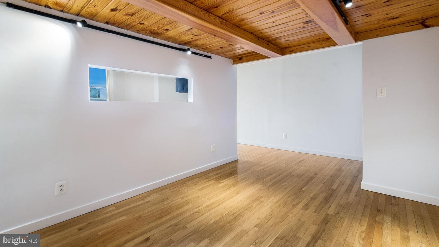 1027 Arch Street #606 photo 8