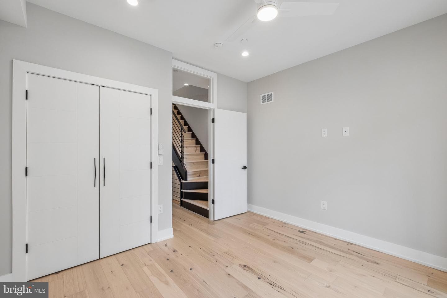 1534 S Lambert Street photo 13