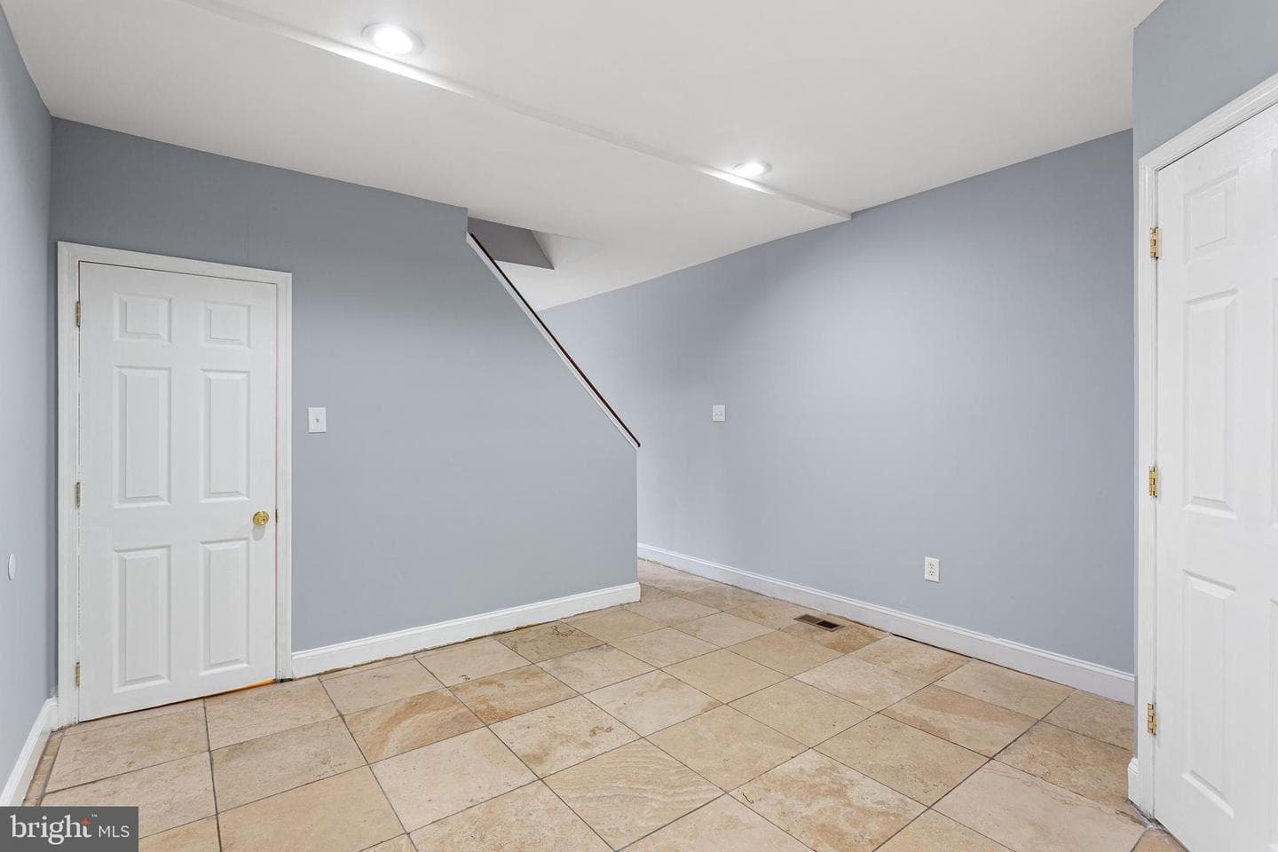 240 E Phil Ellena Street photo 5