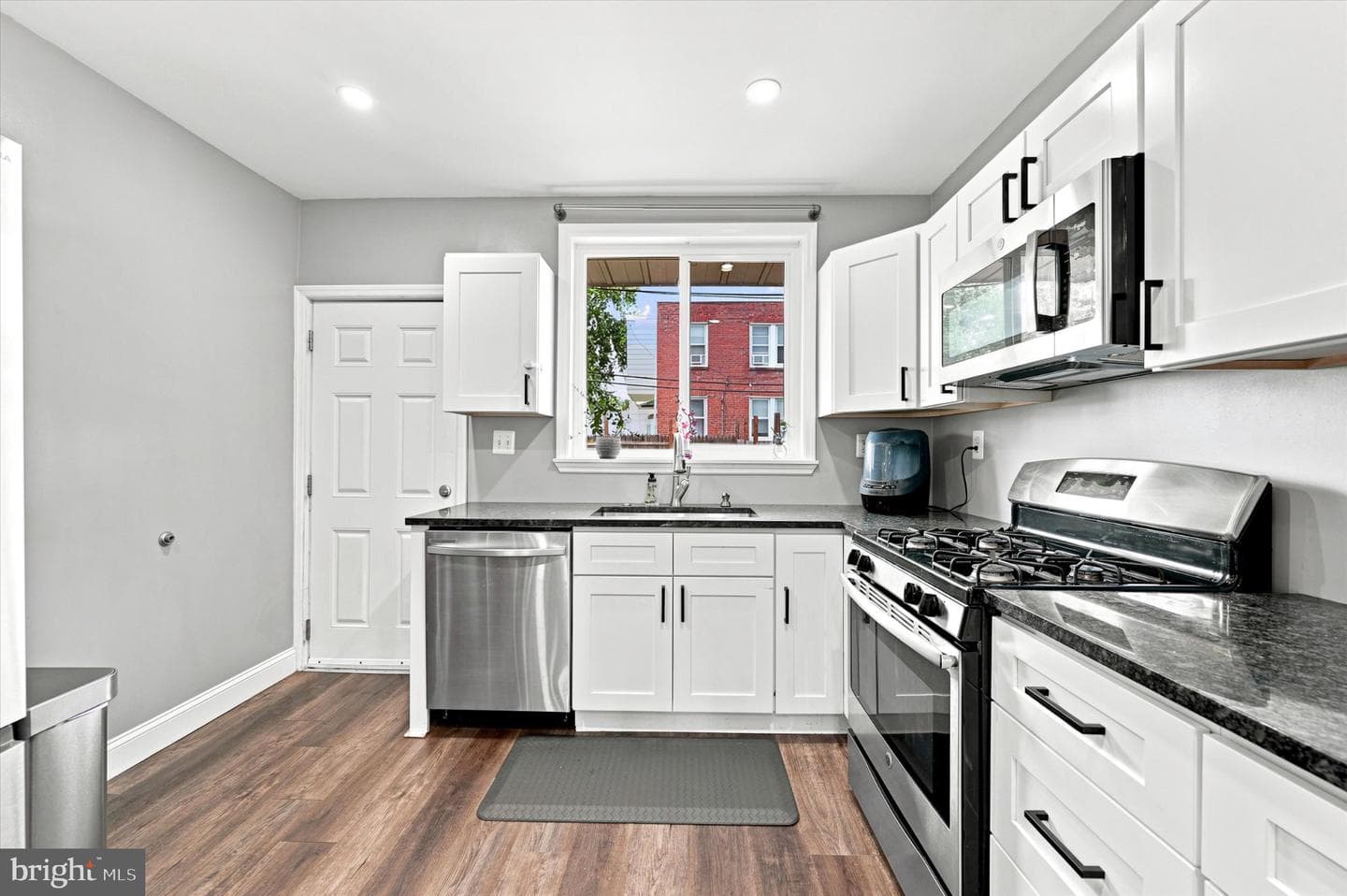 4253 Houghton Street photo 11