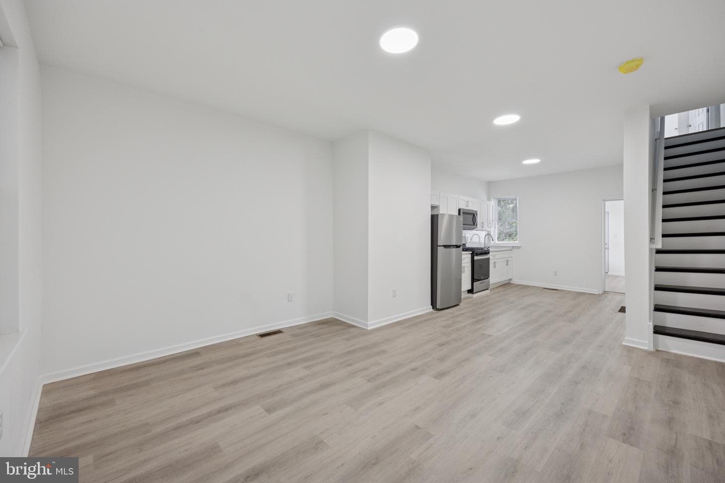 540 E Penn Street photo 12