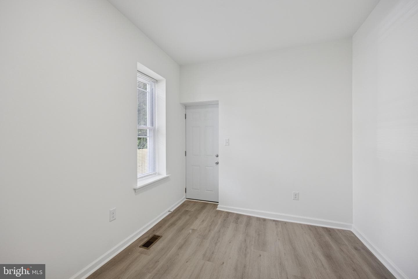 540 E Penn Street photo 9