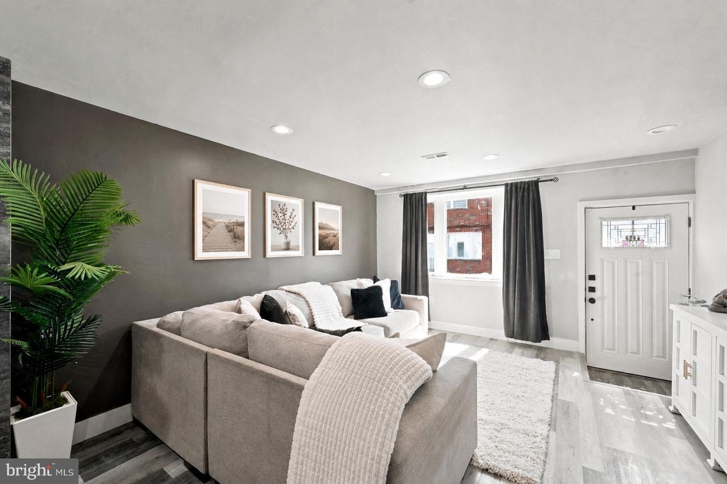 2952 S Sydenham photo 6