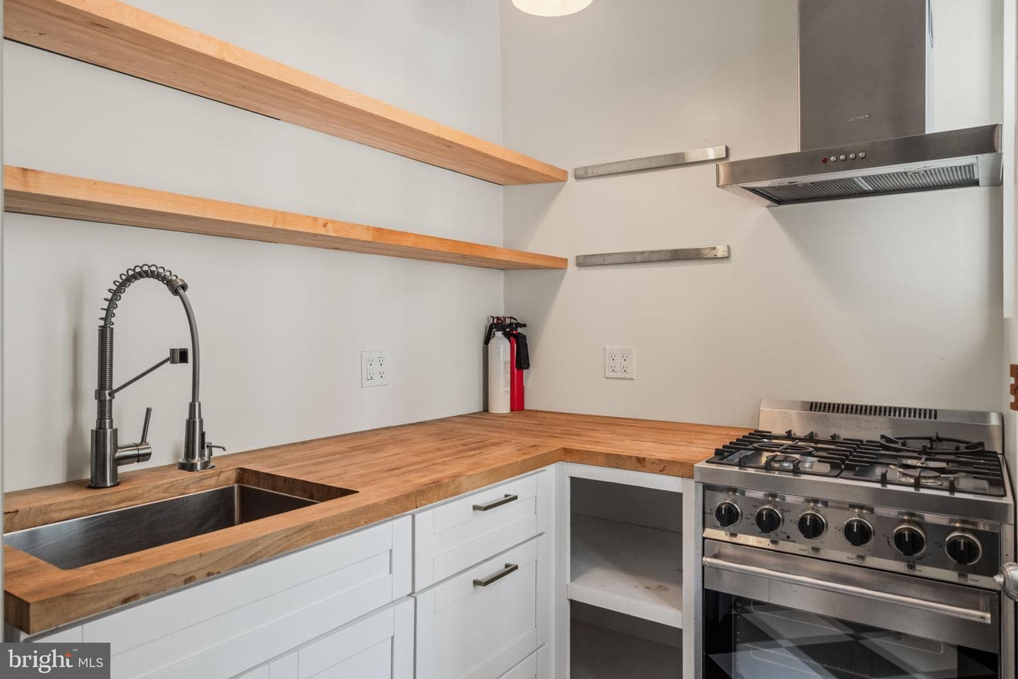 926 Irving Street photo 10