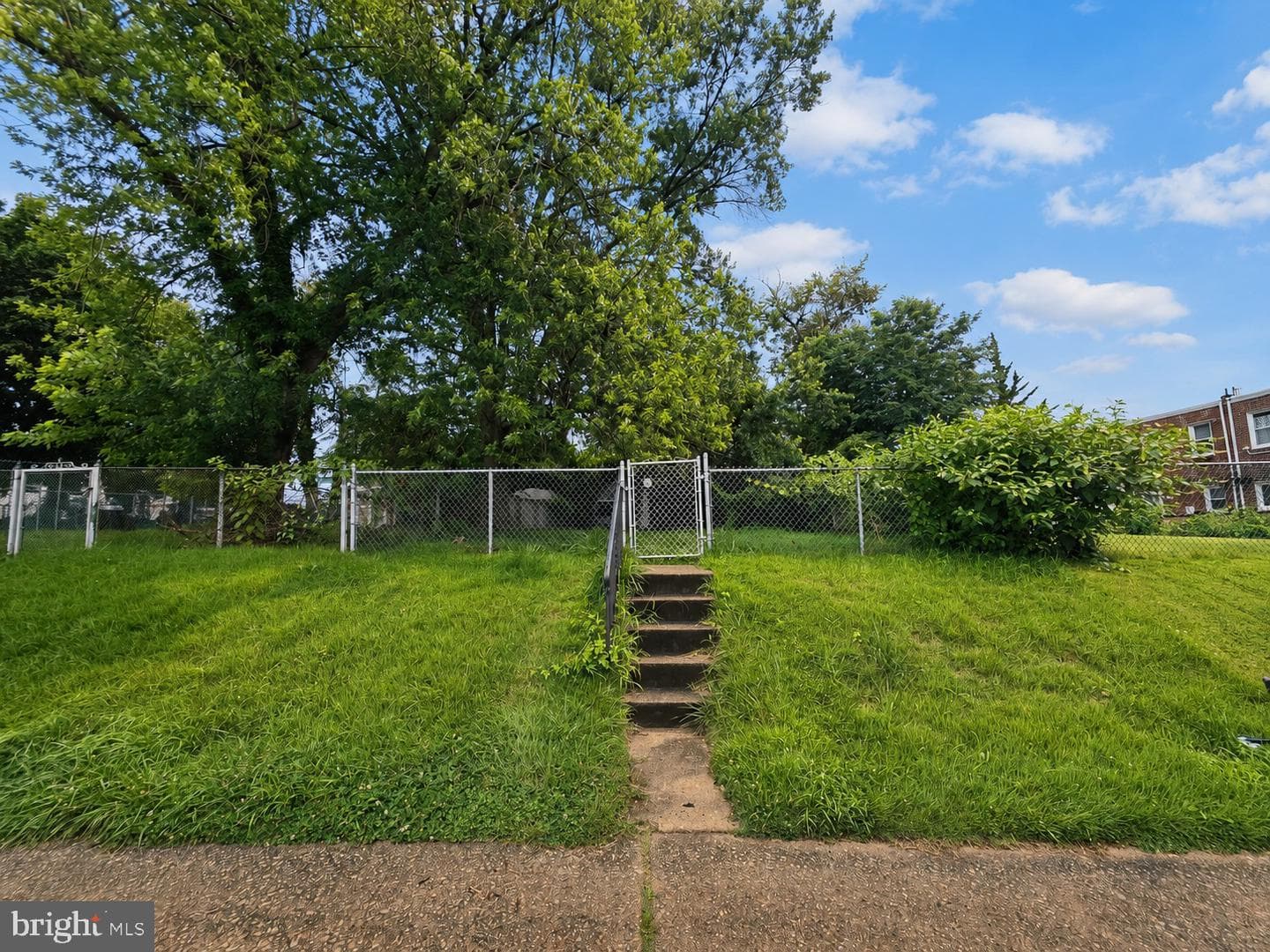 1010 Cliveden Street E photo 4