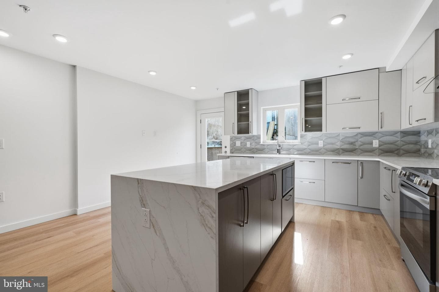 1517 Bodine Street N #a photo 15