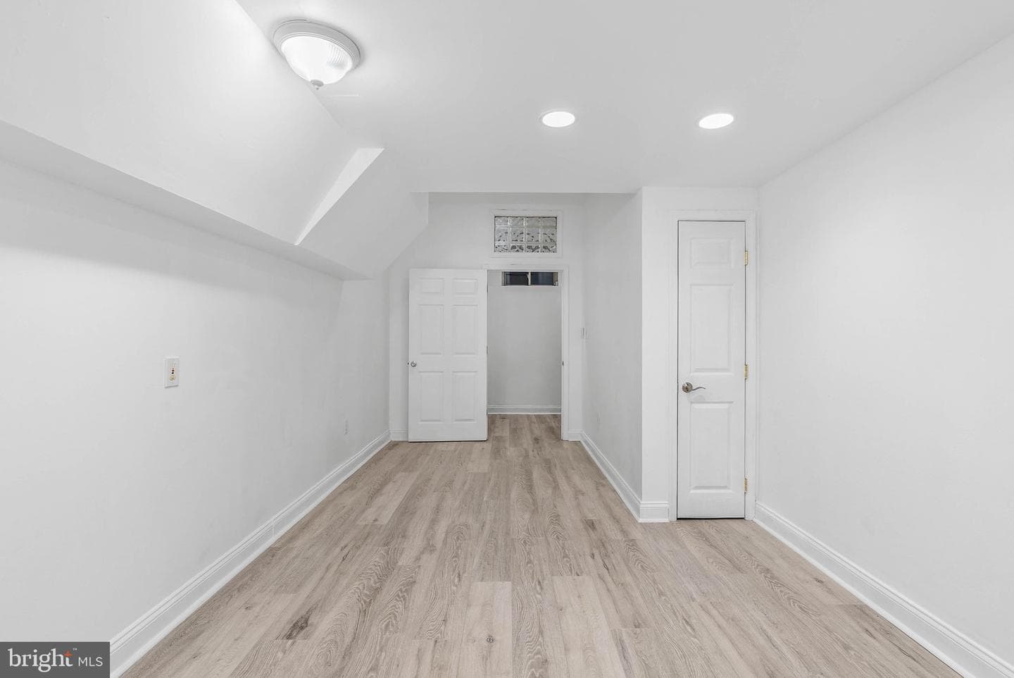 226 W Wildey Street photo 22