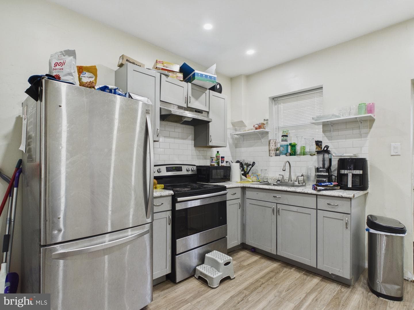 5621 Walton Avenue photo 3