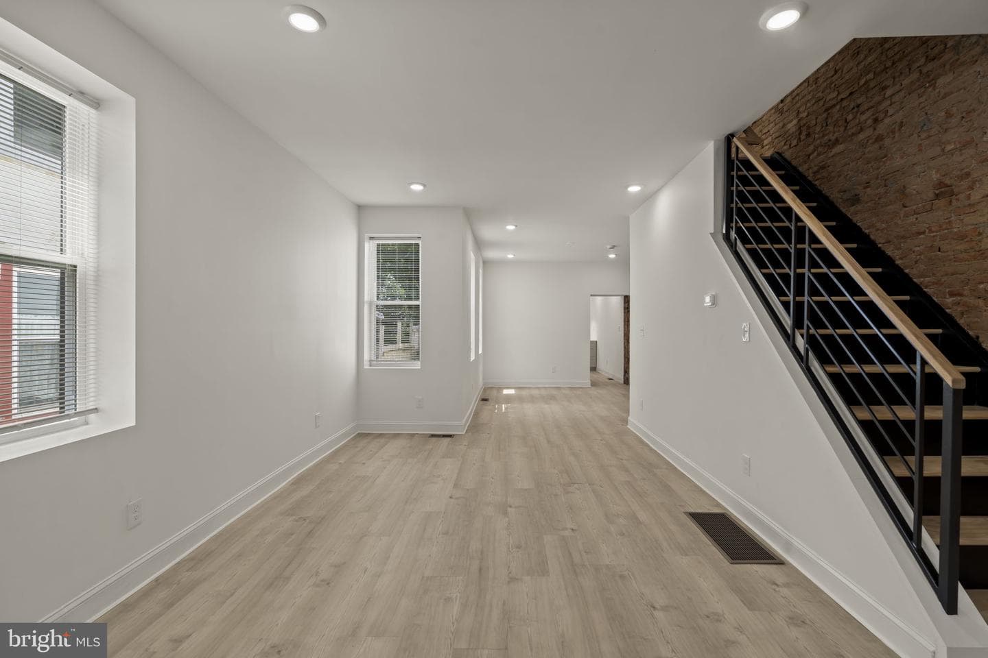 624 W Johnson Street photo 10