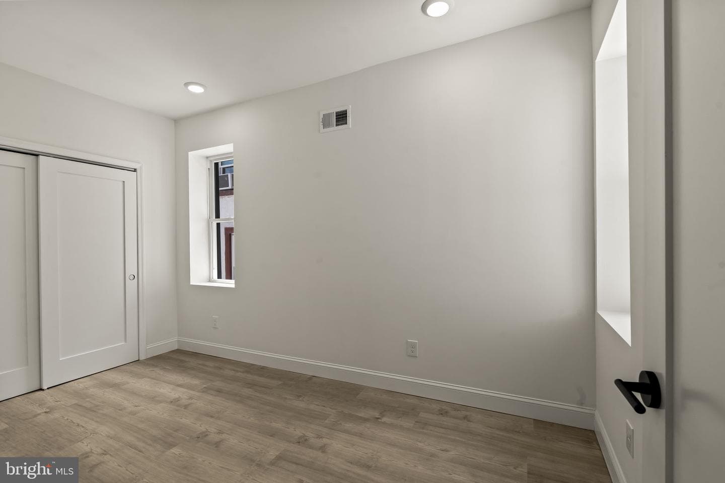 624 W Johnson Street photo 30