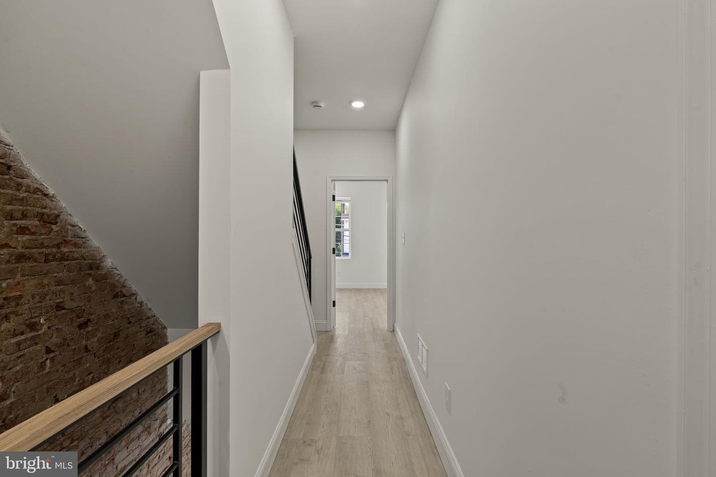 624 W Johnson Street photo 33