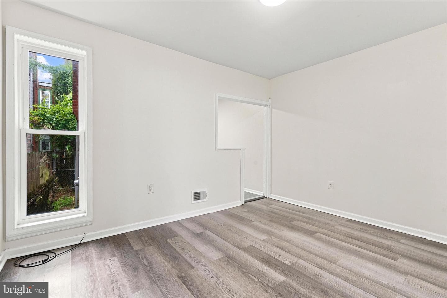 231 W Sheldon Street photo 10