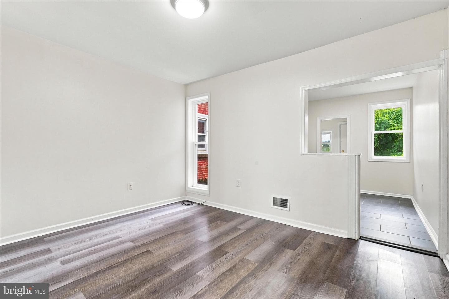 231 W Sheldon Street photo 7