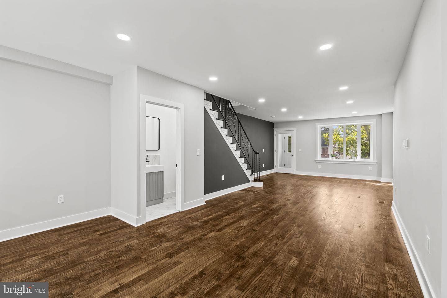1606 E Washington Lane photo 12