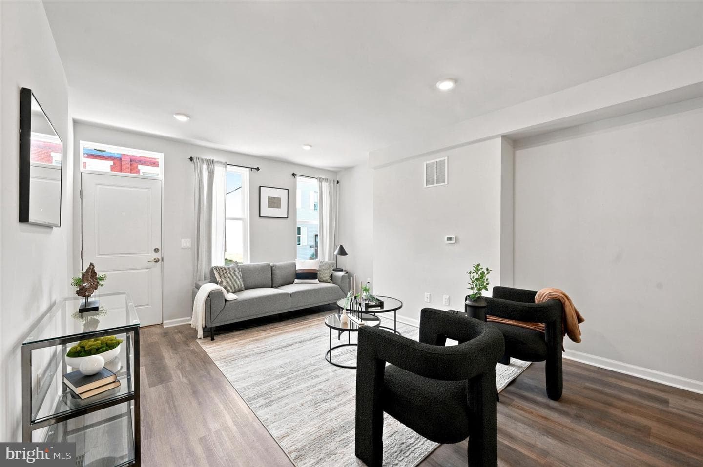 1207 S Harmony Street photo 4