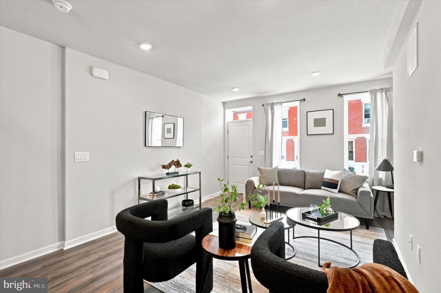 1207 S Harmony Street photo 5