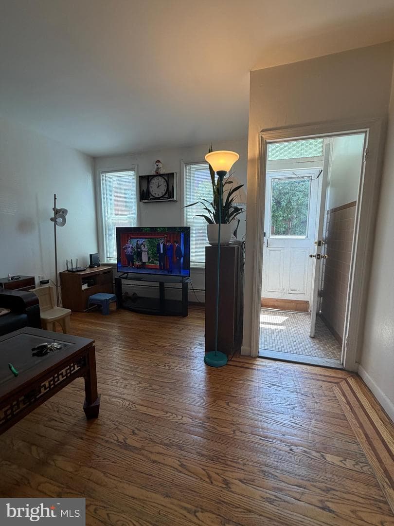623 Fernon Street photo 3
