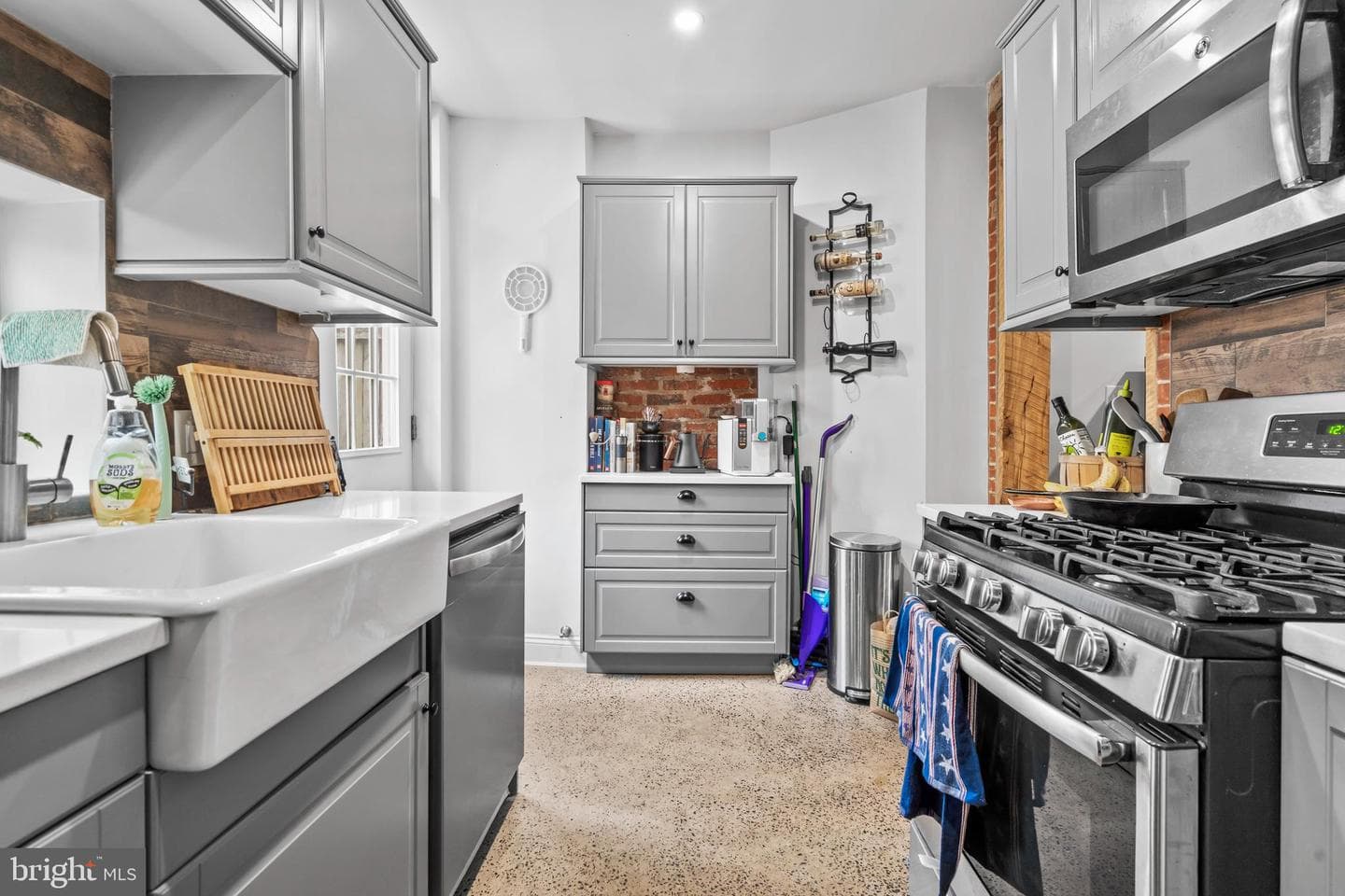 1510 N Leithgow Street photo 10