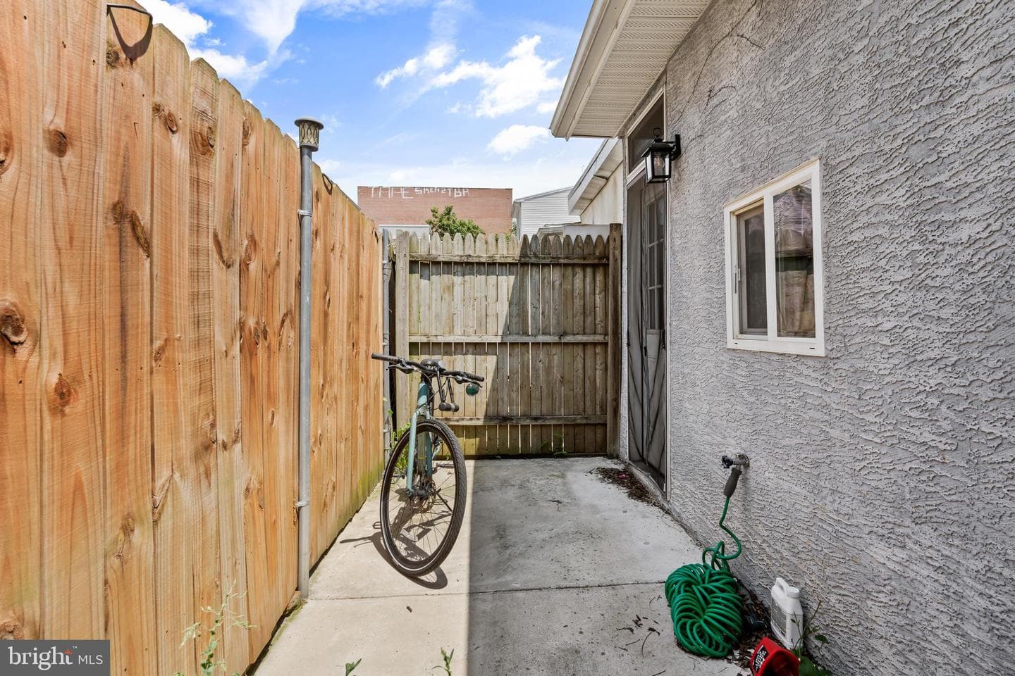 1510 N Leithgow Street photo 21
