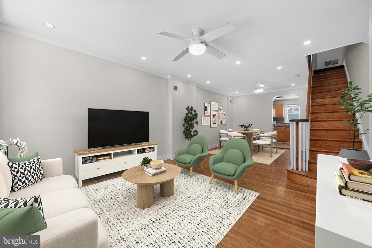 2043 S Darien Street photo 5