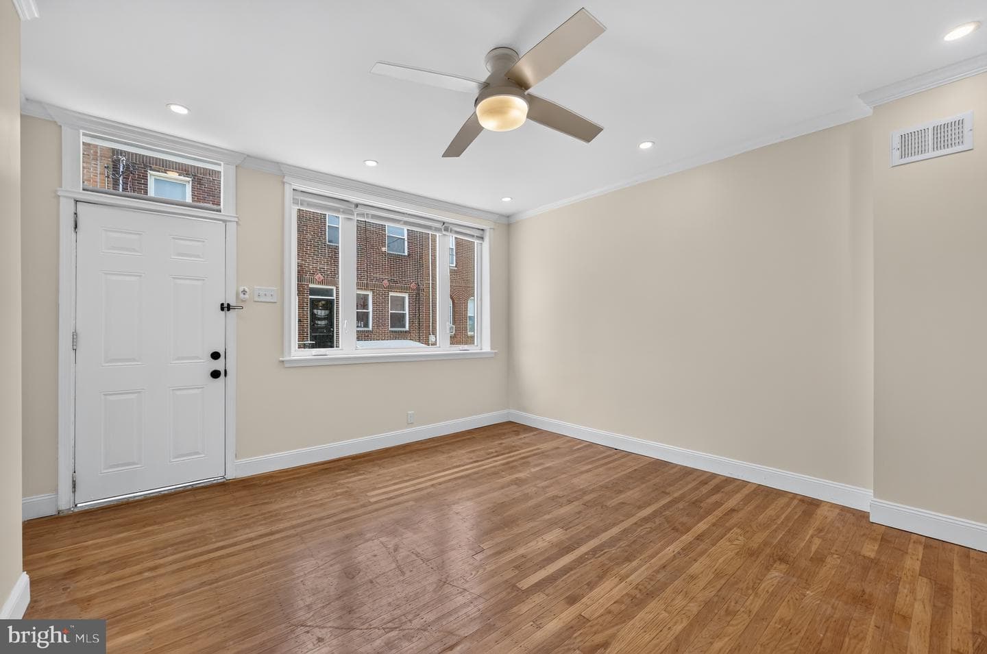 2043 S Darien Street photo 9