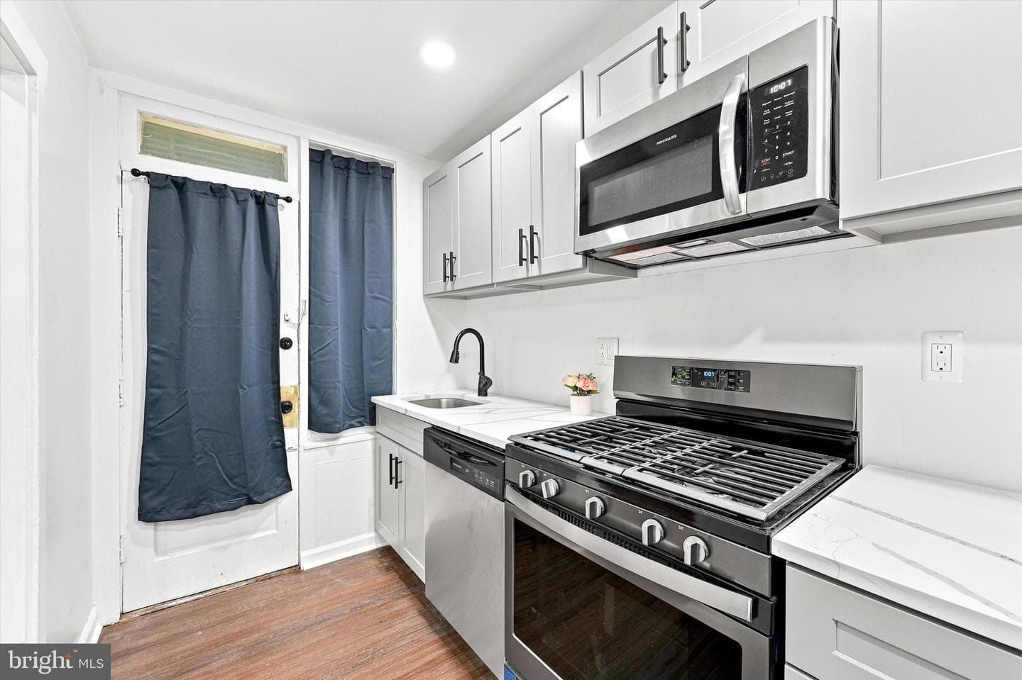 2550 Carroll Street photo 12