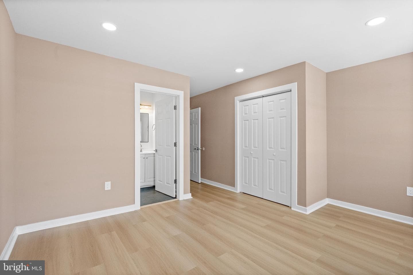 2131 S Alden Street photo 27