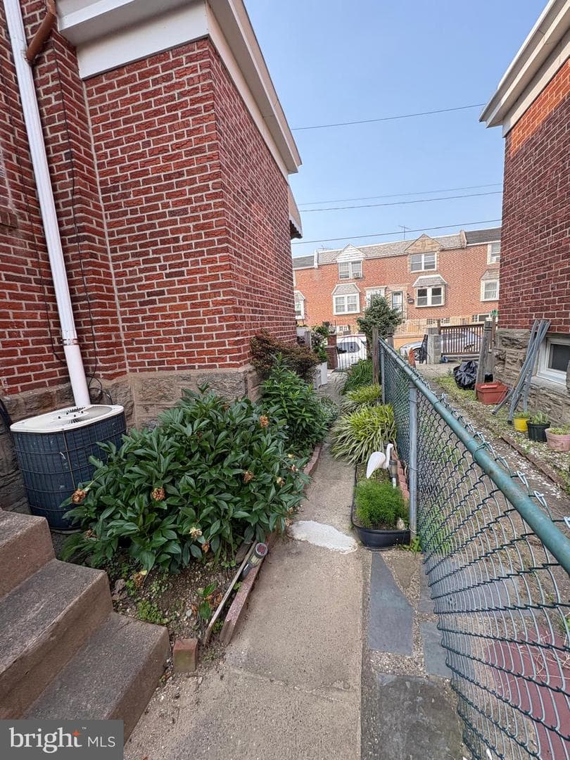 1214 Hale Street photo 54