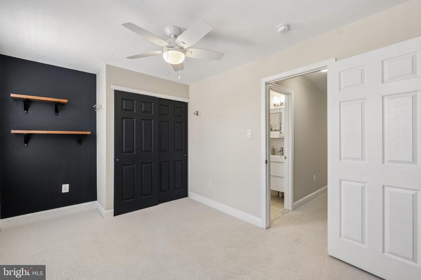 2062 Saint Albans Street photo 23